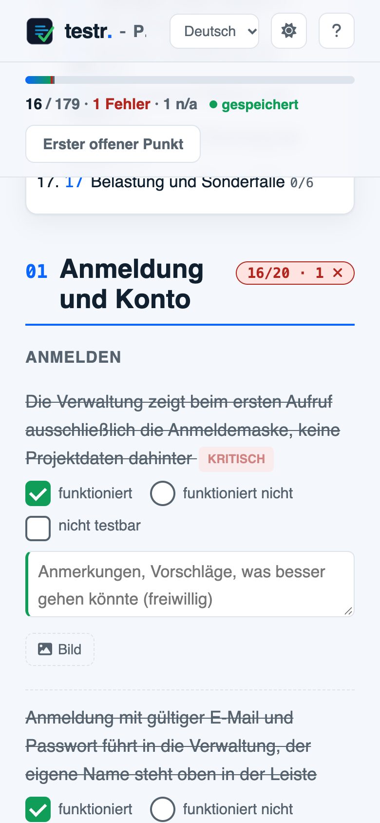 Testbogen auf dem Telefon mit abgehakten Prüfpunkten